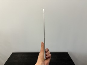 Side view of iPad Pro 2024 M4.