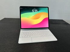 iPad Air 2024 M2 in blue.