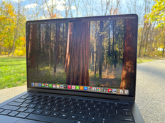 The MacBook M4 with nano-display can easily be used outside in the daylight.