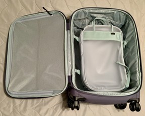 an internal TPU pouch doubles as compression straps