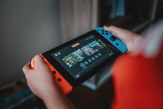 Person holding a Nintendo Switch