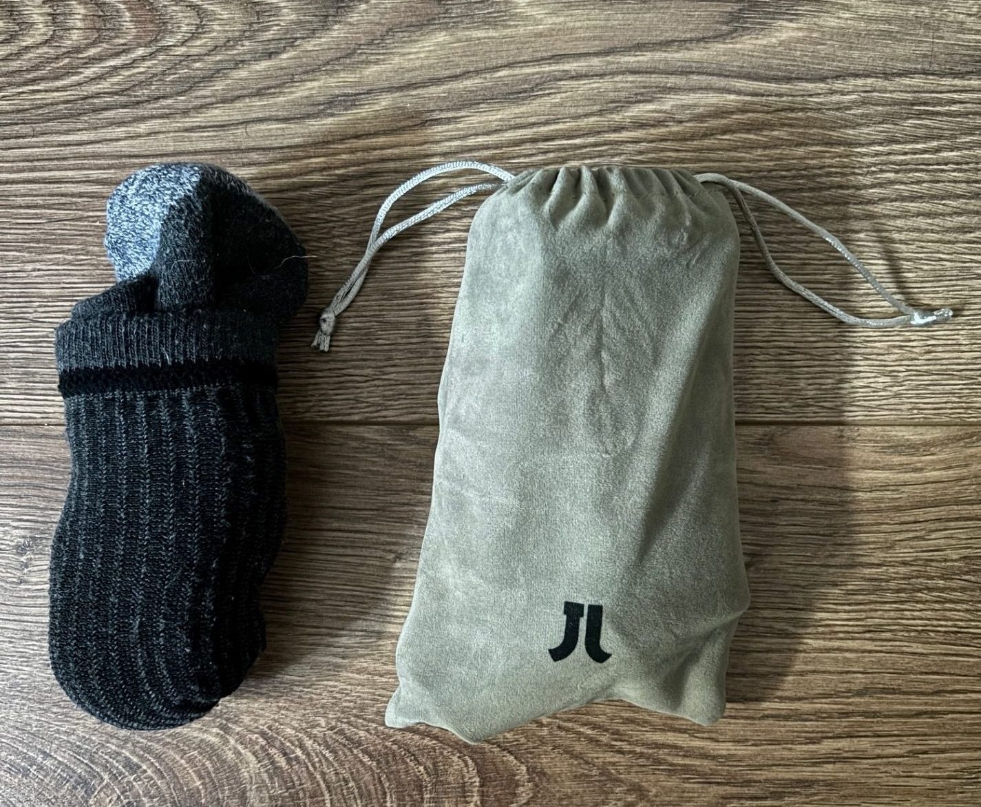  JisuLife Ultra2 Handheld Fan vs socks.