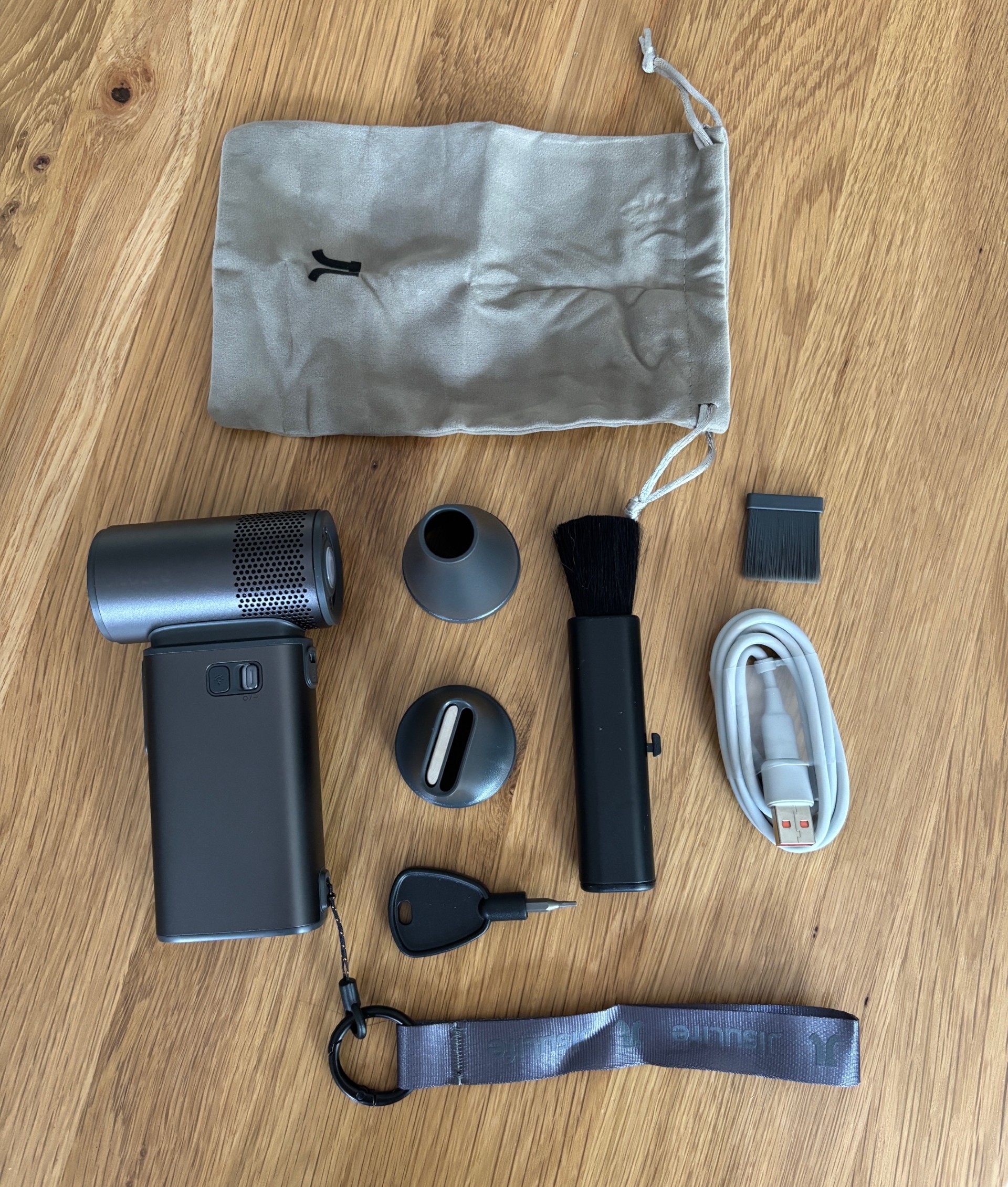  What’s included with the JisuLife Ultra2 Handheld Fan.