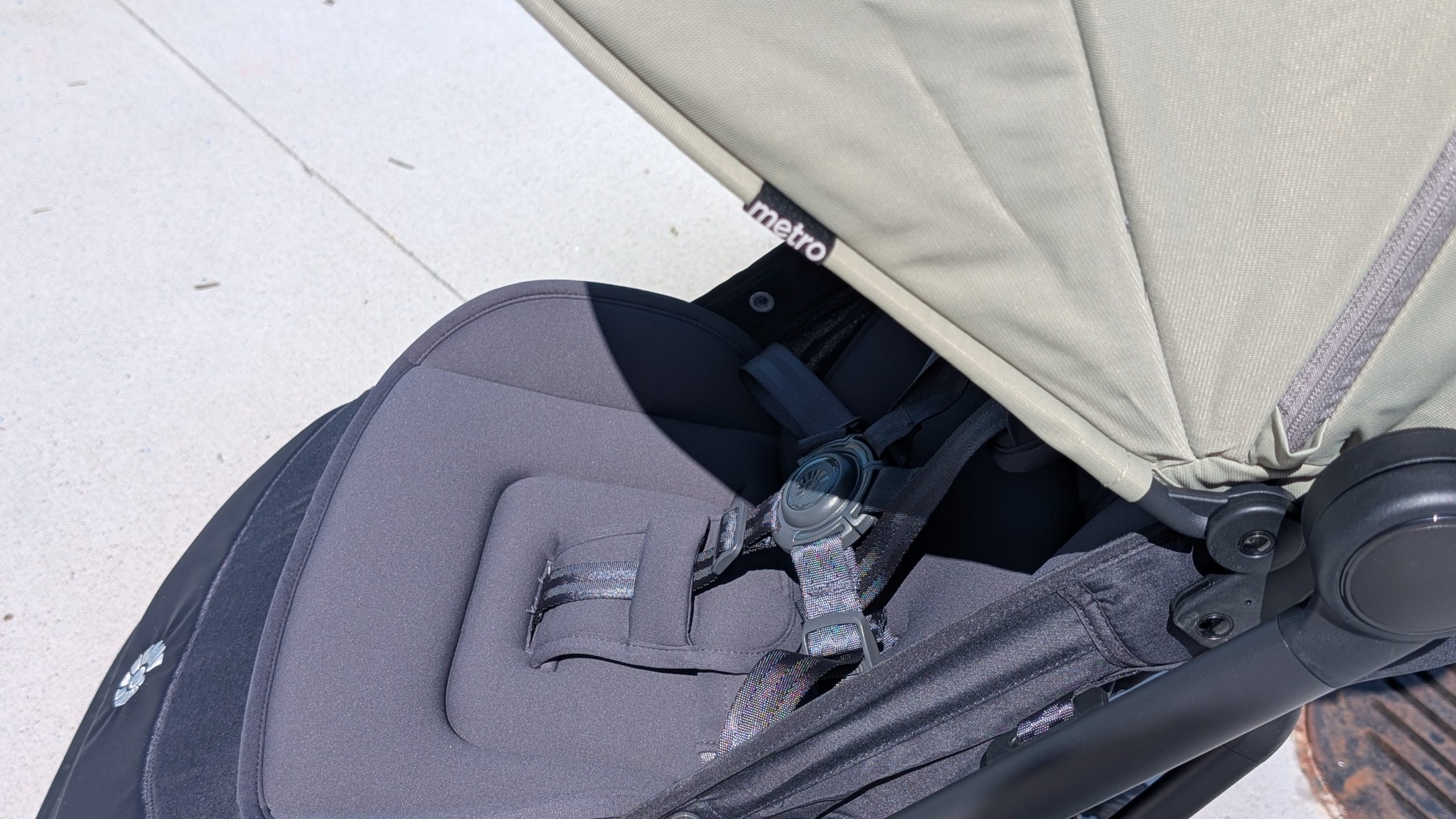  The Metro 3 has upgraded padding and an adjustable five-point harness seatbelt.