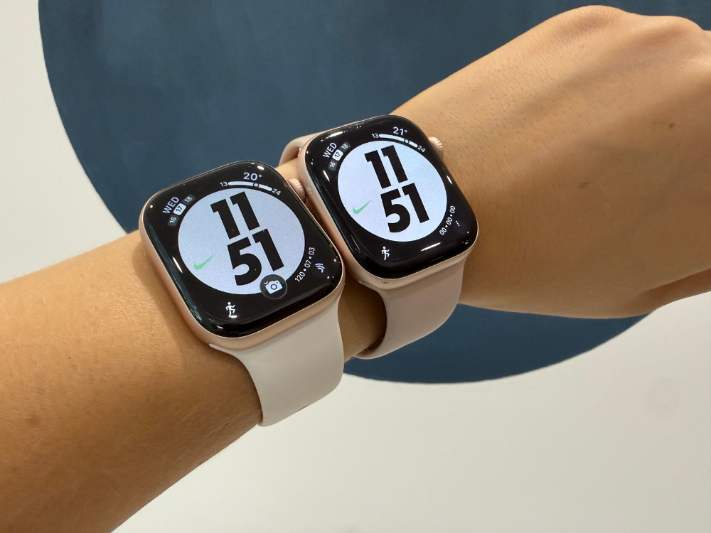  [From left to right} Apple Watch Series 11 and Apple Watch Series 10.