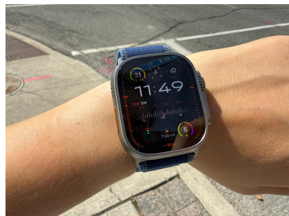  Apple Watch Ultra 3 outside in the bright sun.