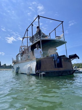 Our captain letting us know it's time to get back on the boat to cruise back to port.
