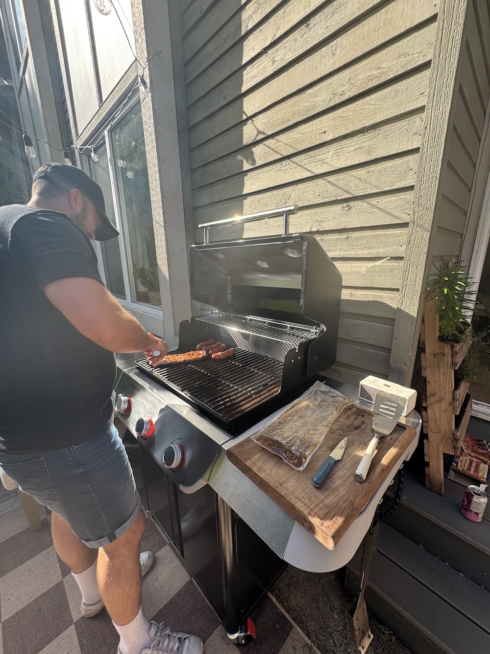  The Weber Genesis E-315 has ample cooking space.
