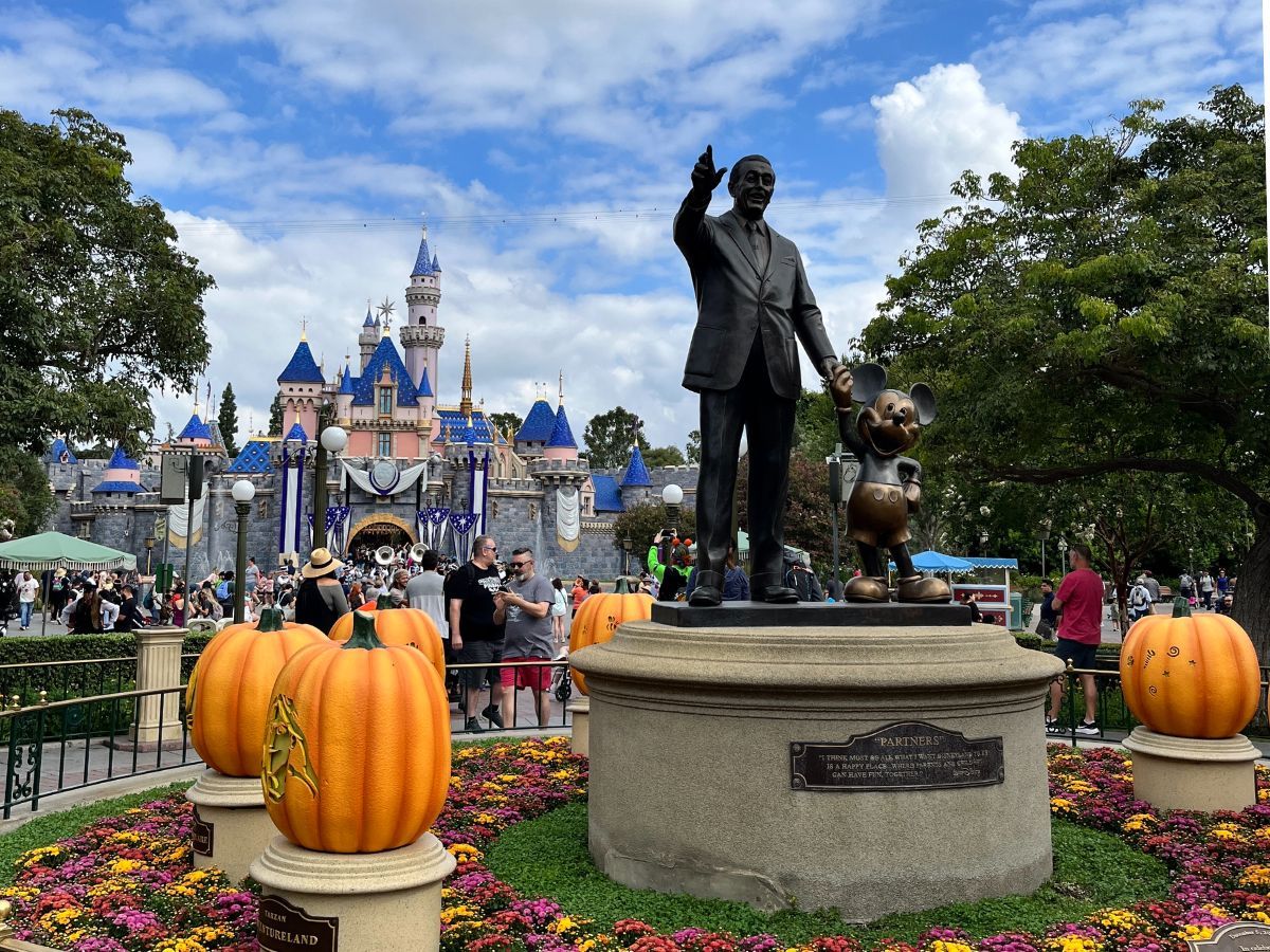 Sleeping Beauty Castle at Disneyland decorated for fall - Canadian Disney deals