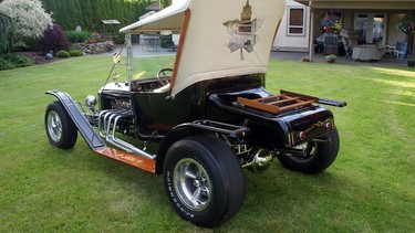 The 1923 Model T Ford roadster T-bucket hot rod features a maple leaf shaped rear window.