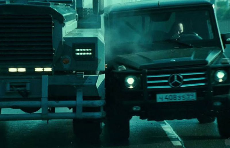 A Mercedes-Benz G-Class SUV battles an 18-wheeler in A Good Day to Die Hard (2013). (Screen shot/20th Century Fox)