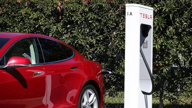 Selling electric cars is a breeze for Tesla. Not so much for every other automaker.