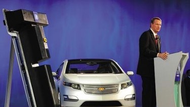 At the North American International Auto Show in Detroit yesterday, Rick Wagoner, CEO of General Motors Corp., shows off the lithium-ion battery that will power the Chevy Volt.