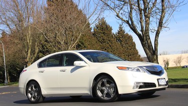 2011 Acura TL.