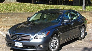 2012 Infiniti M35h.