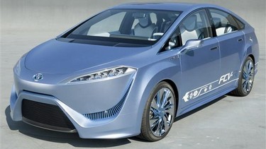 Toyota's FCV-R (Fuel Cell Vehicle - Reality and Revolution