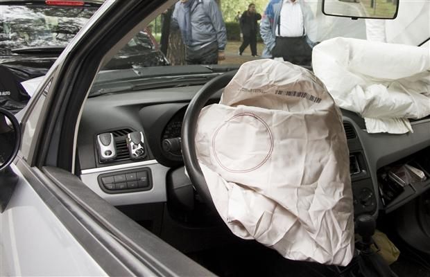 Seatbelts and airbags: Do you need to maintain them? | Driving