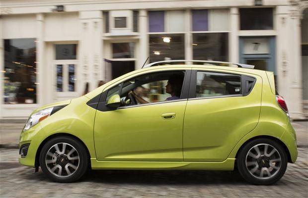 Hatchback: 2013 Chevrolet Spark | Driving