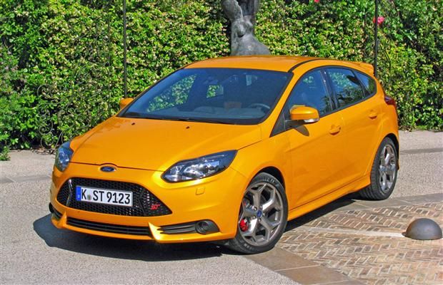 Hatchback: 2013 Ford Focus ST | Driving