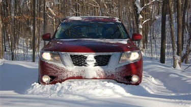 2013 Nissan Pathfinder SL.