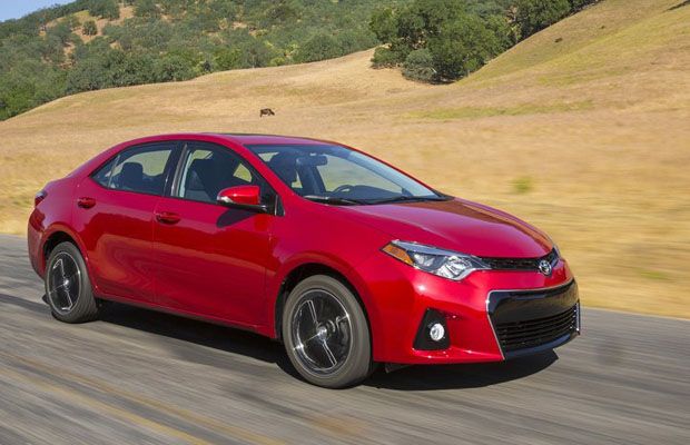 Gallery: 2014 Toyota Corolla | Driving