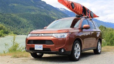 2014 Mitsubishi Outlander front