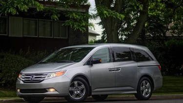 2011 Honda Odyssey side-front