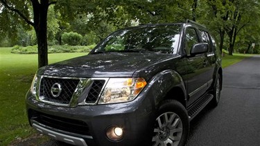 2011 Nissan Pathfinder front