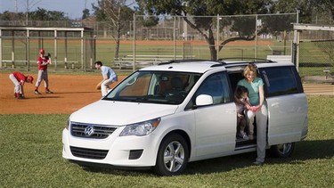 Volkswagen Routan exterior