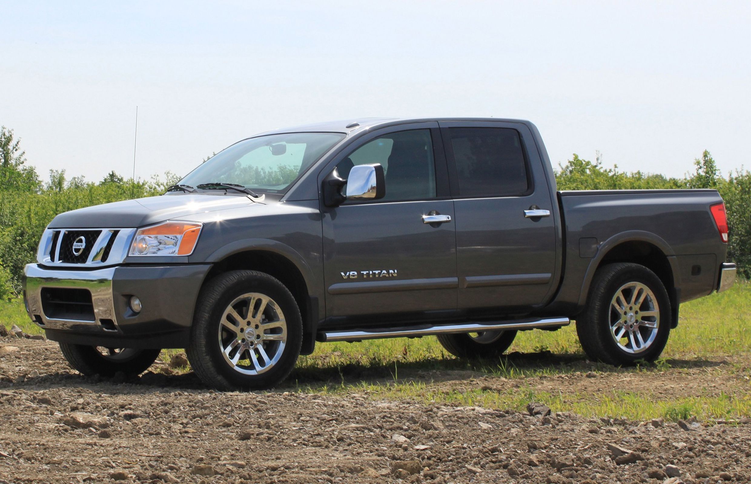 Pickup 2014 Nissan Titan Driving