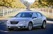 Sedan 2014 Chrysler 200 Driving