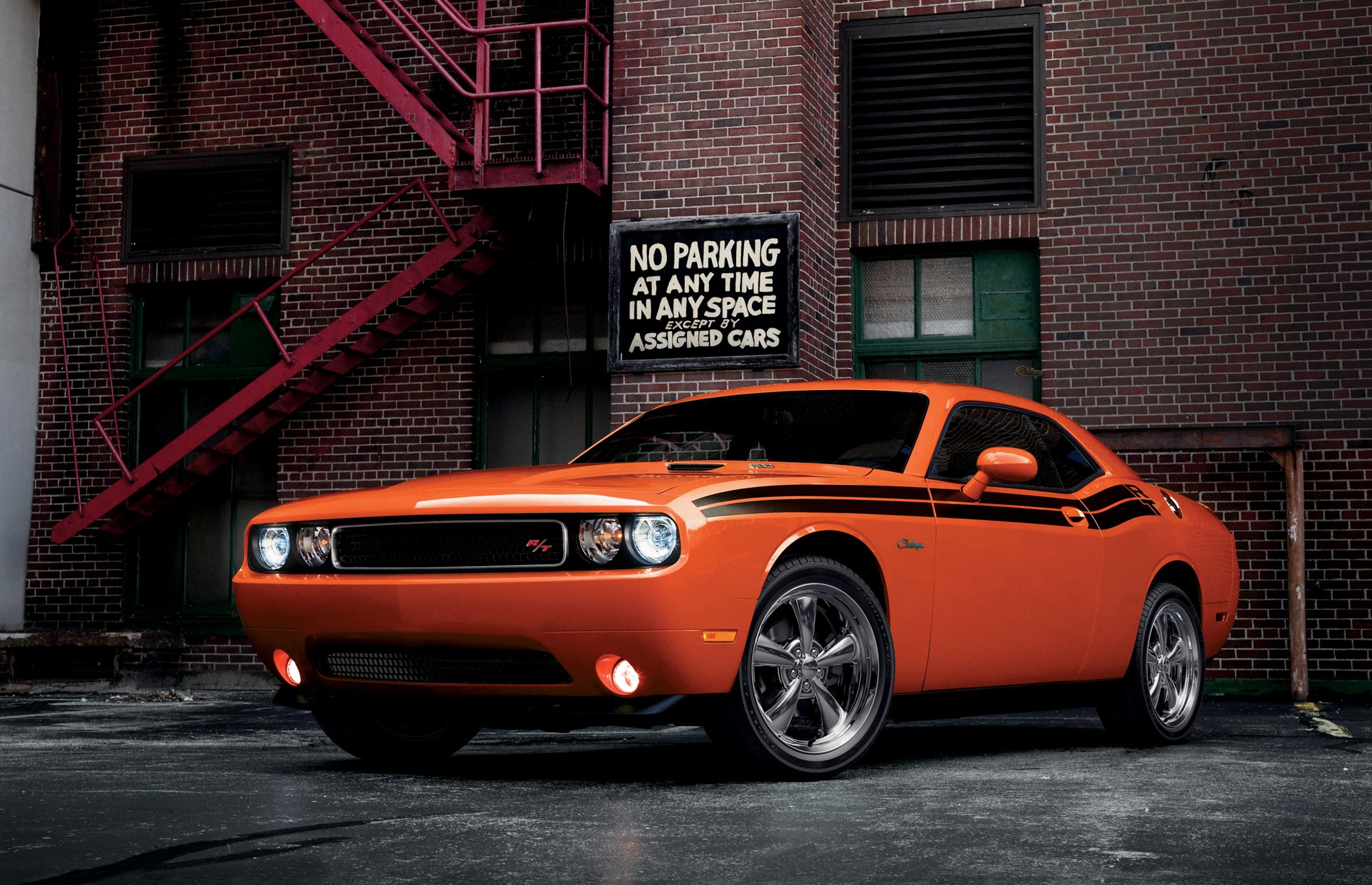 Coupe 2014 Dodge Challenger Driving