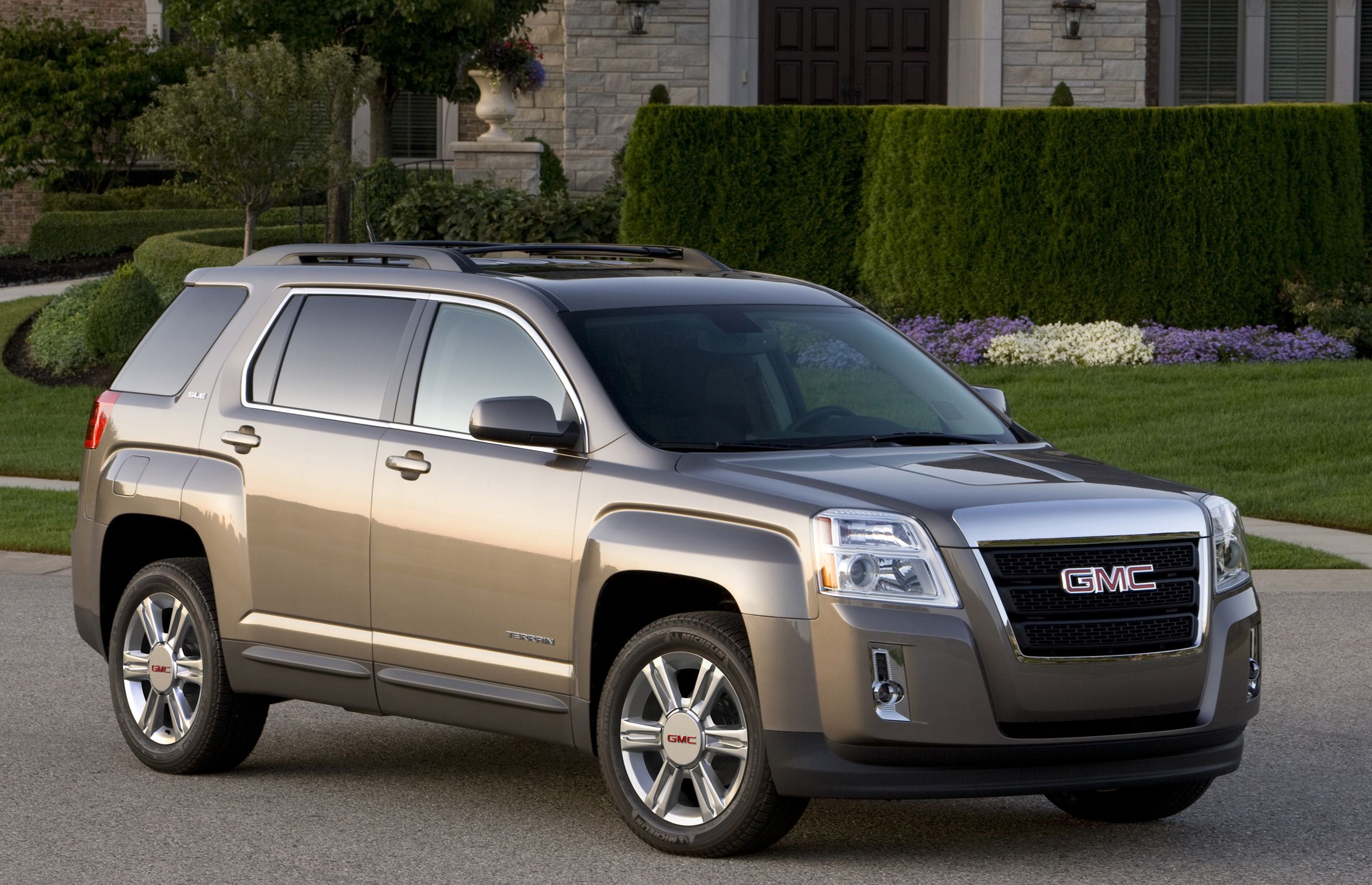 SUV 2014 GMC Terrain Driving