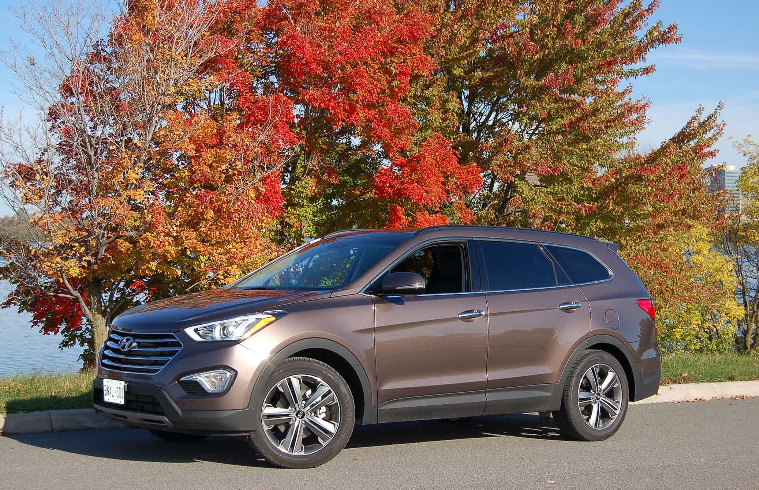 SUV 2014 Hyundai Santa Fe XL Driving
