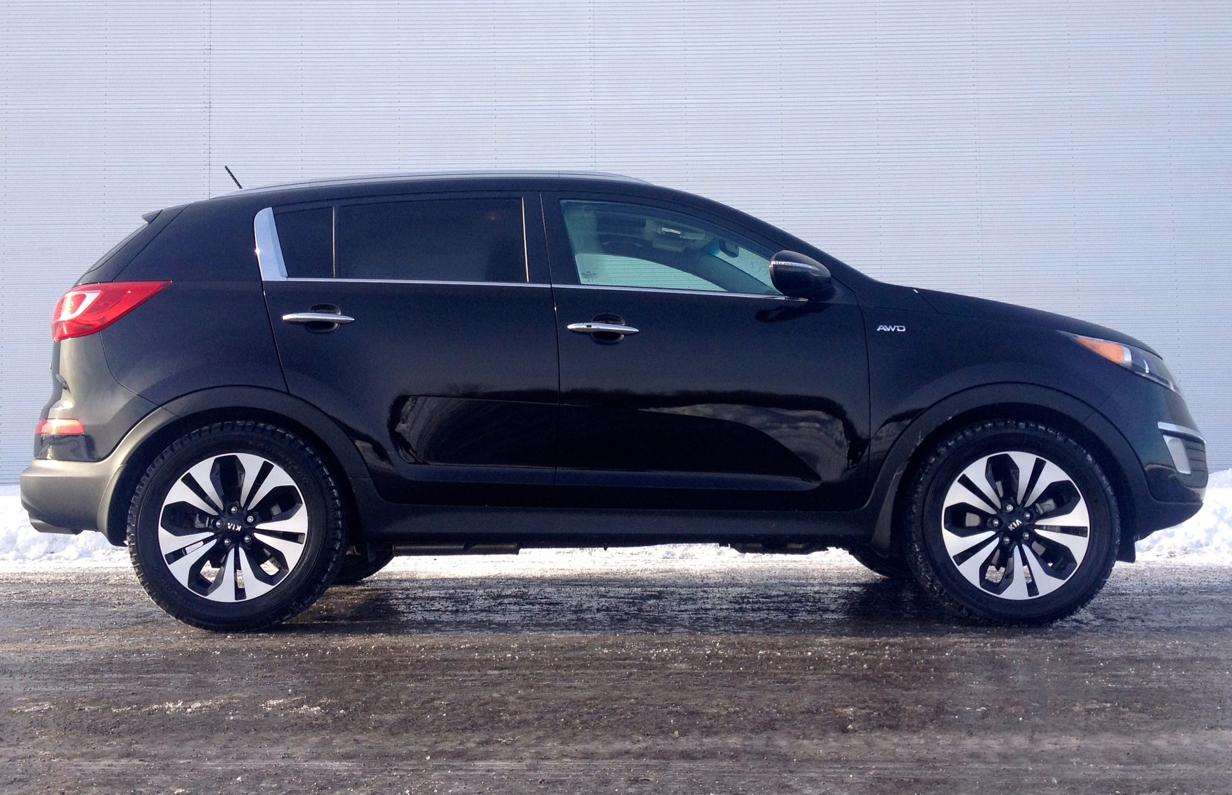SUV 2014 Kia Sportage Driving