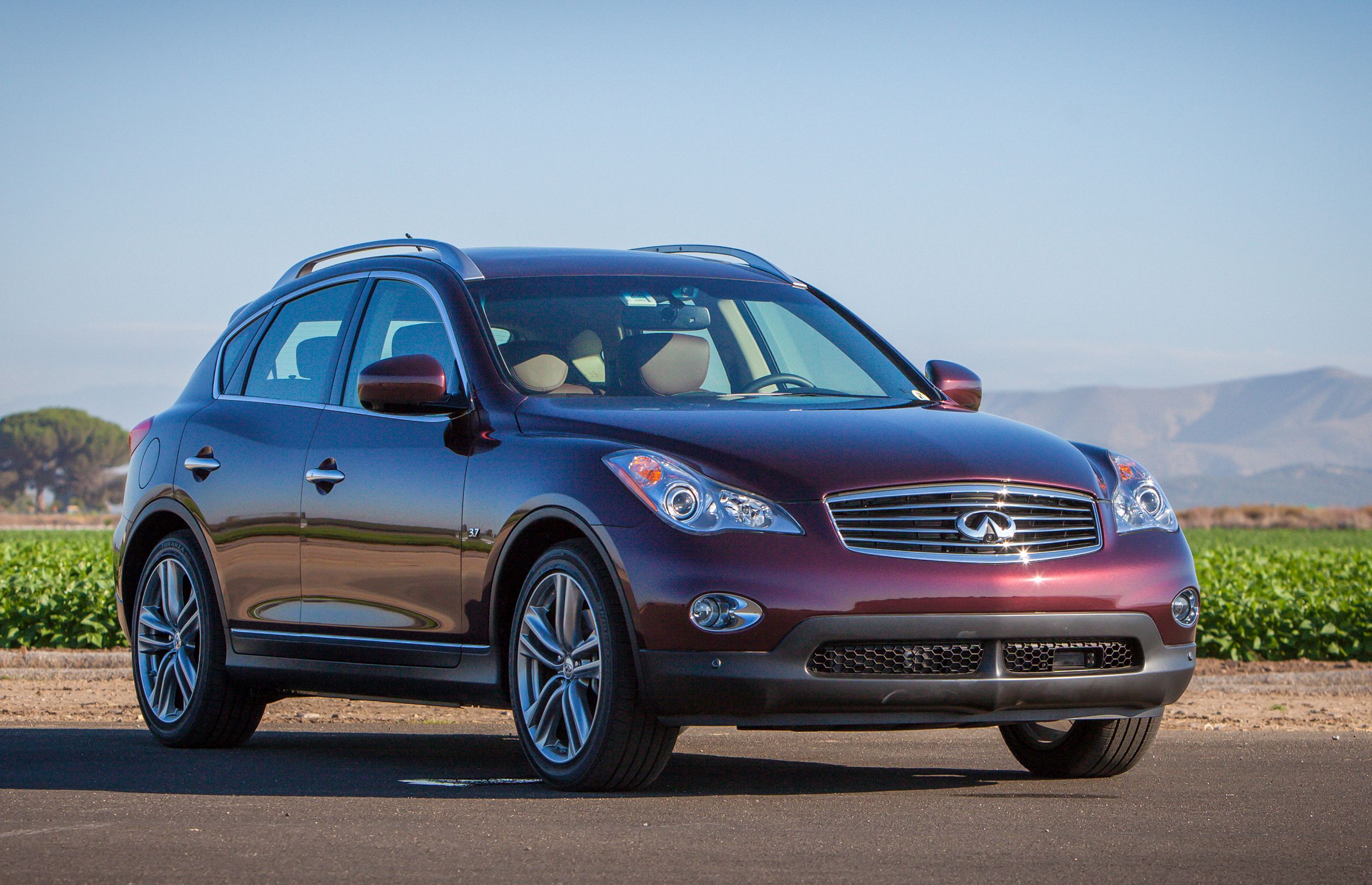 SUV 2014 Infiniti QX50 Driving