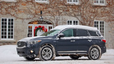 The weather made it impossible to keep the 2014 Infiniti QX60 Hybrid clean.