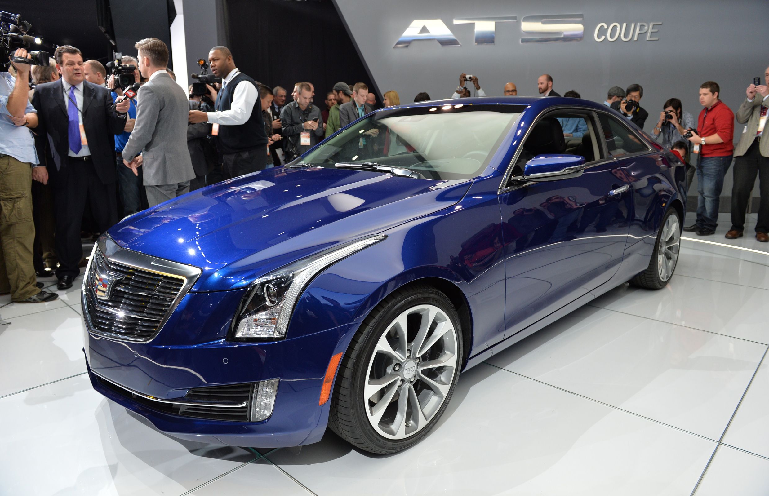 Cadillac Unveils 2015 Ats Coupe In Detroit Driving Cadillac Unveils 2015 Ats Coupe In Detroit Driving