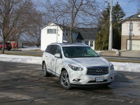 The 2014 Infiniti QX60 Hybrid model comes with a supercharged 2.5L four-cylinder with an electric motor powered by a compact lithium-ion battery pack.