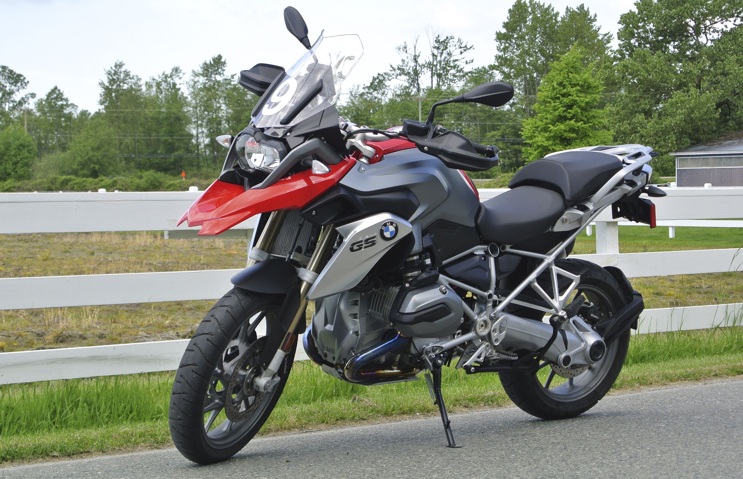 Motorcycle Review: 2014 BMW R1200GS | Driving