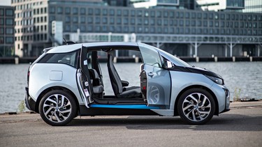 The BMW i3 is almost 200 kilograms lighter than Nissan's similarly-sized Leaf, thanks in large part to the i3's carbon-fibre body. The i3 is the first mass-production car to have most of its body and structure made of carbon-fibre.