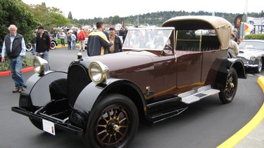 Long before they were standard, this V12 1921 Heine-Velox Victoria — it cost $25,000 then — had hydraulic brakes and high-beam lamps