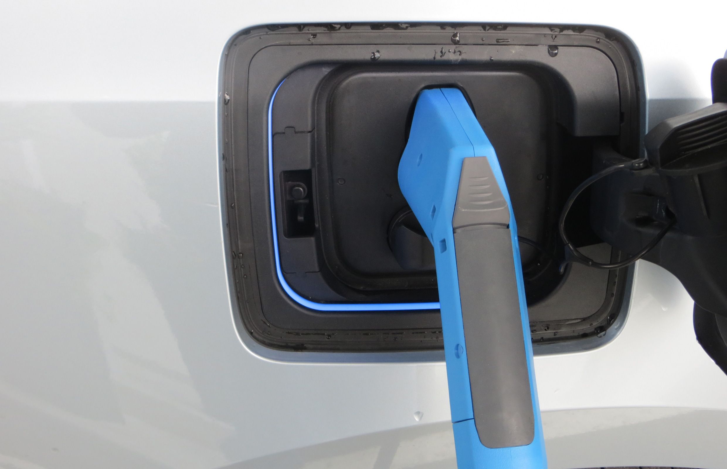 BMW to offer faster battery chargers for i3 owners Driving