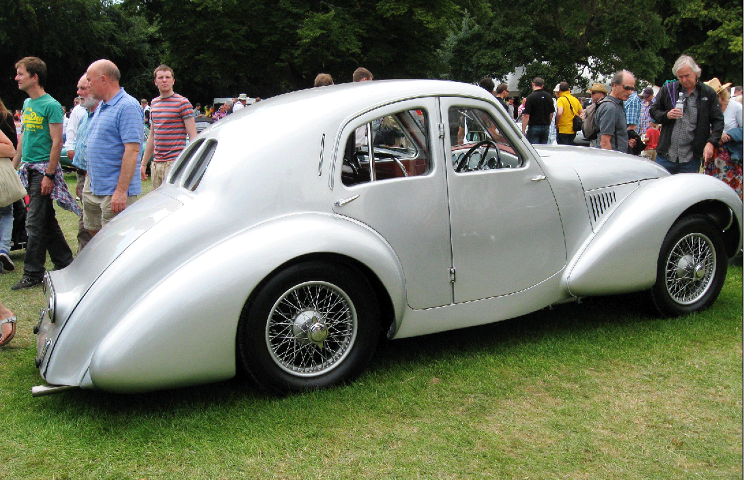 Aston martin atom