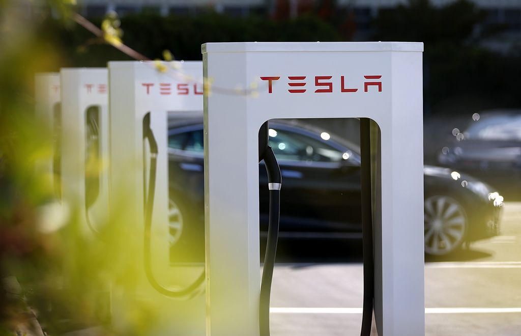 Tesla opens first supercharging station in Canada | Driving