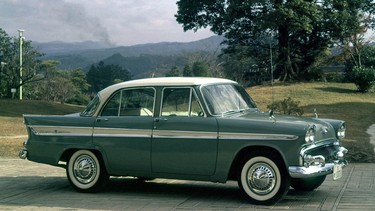 The 1957 Prince Skyline had a striking resemblance to a miniature four-door 1957 Chevrolet, and was the first to use twin headlights.