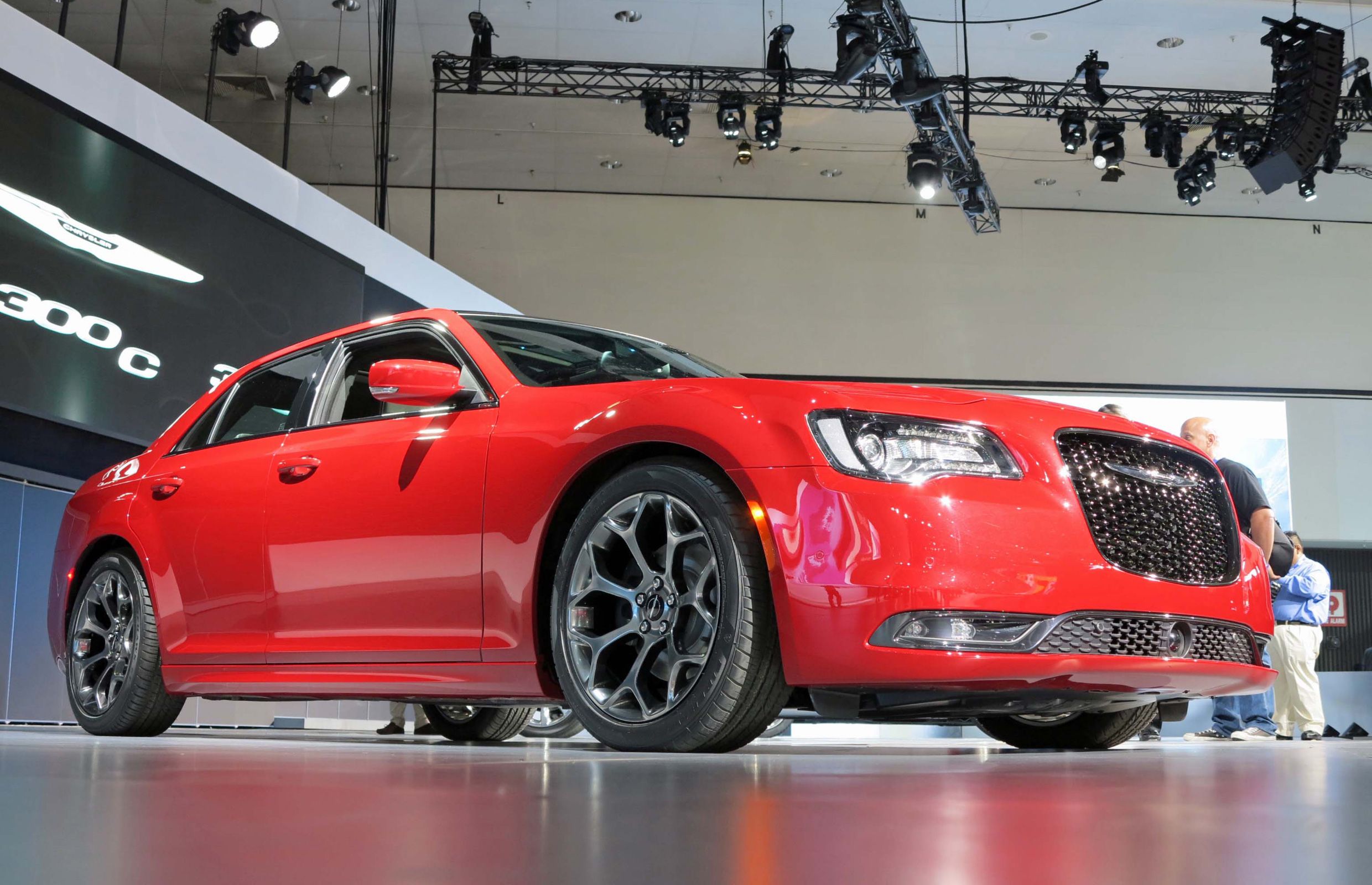 Handsome Chrysler 300 gets suite of new safety features | Driving