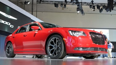 2015 Chrysler 300 unveiled at L.A. Auto Show