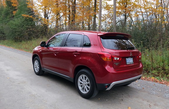 SUV Review: 2015 Mitsubishi RVR | Driving