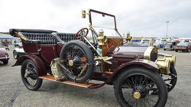 A 1910 Straker Squire with very delicate looking wire wheels. These were first used in automobiles in 1907.